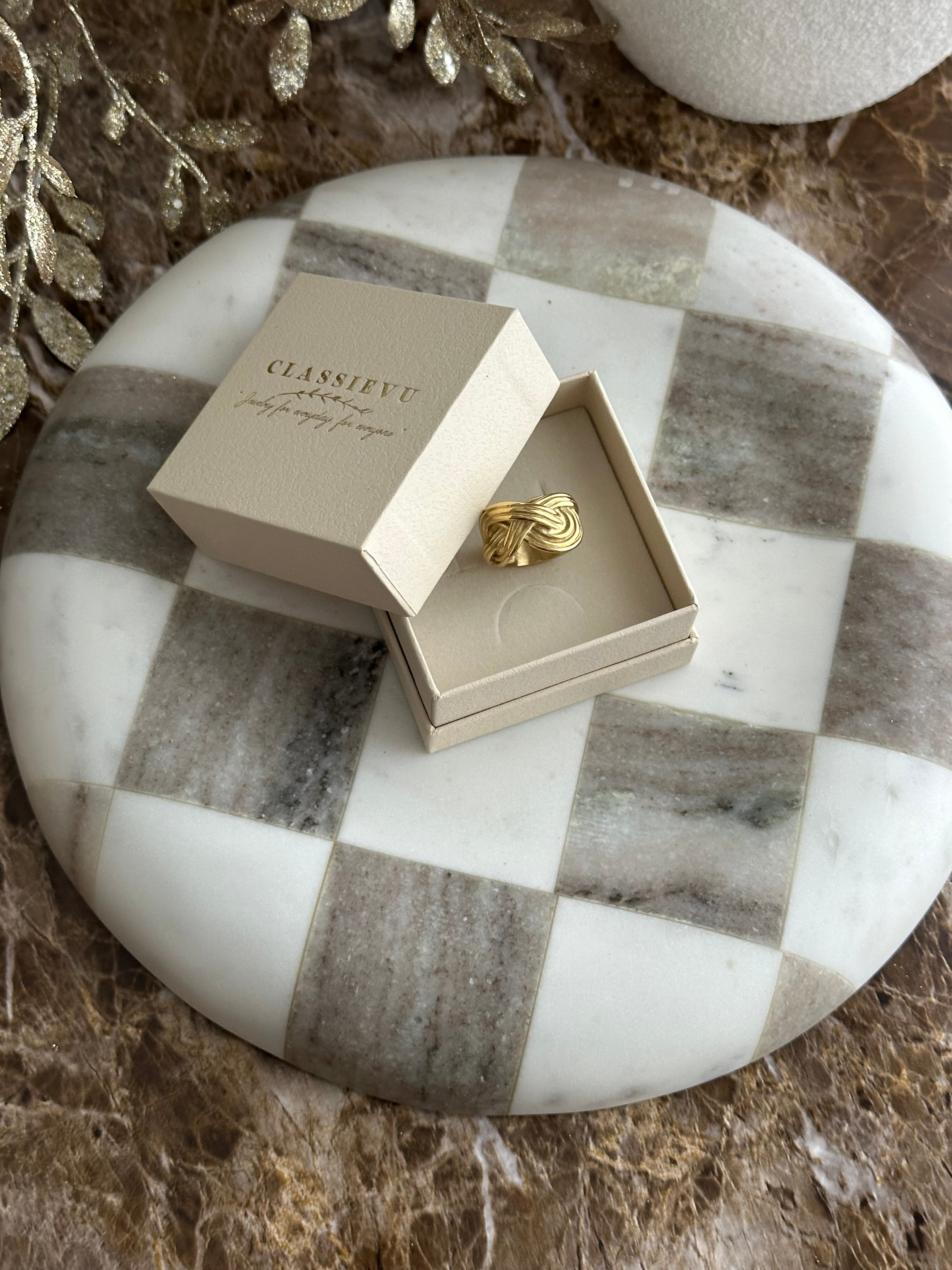 CHUNKY VINTAGE ~ RING - Classievu