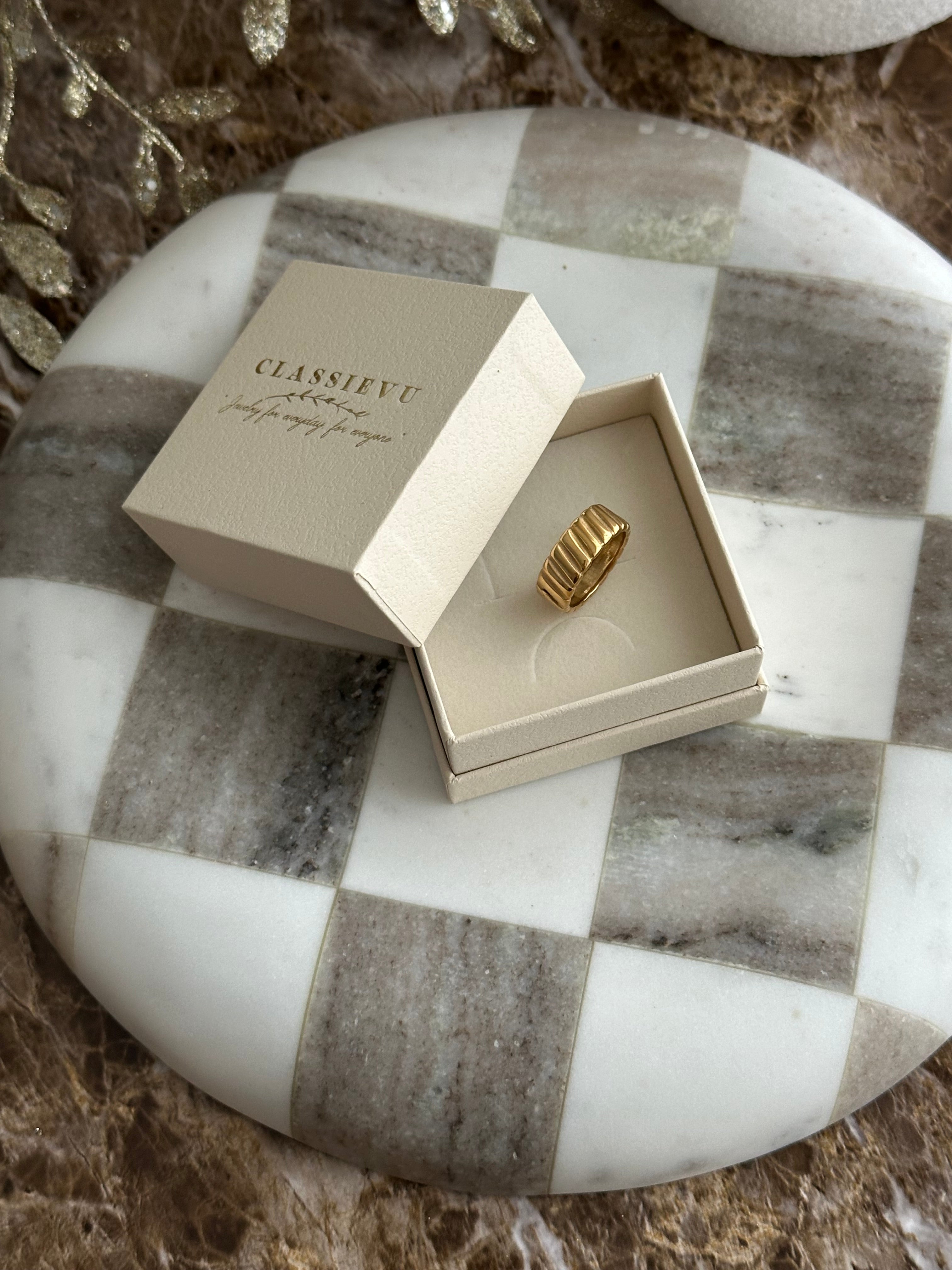 CHRISSI ~ RING - Classievu