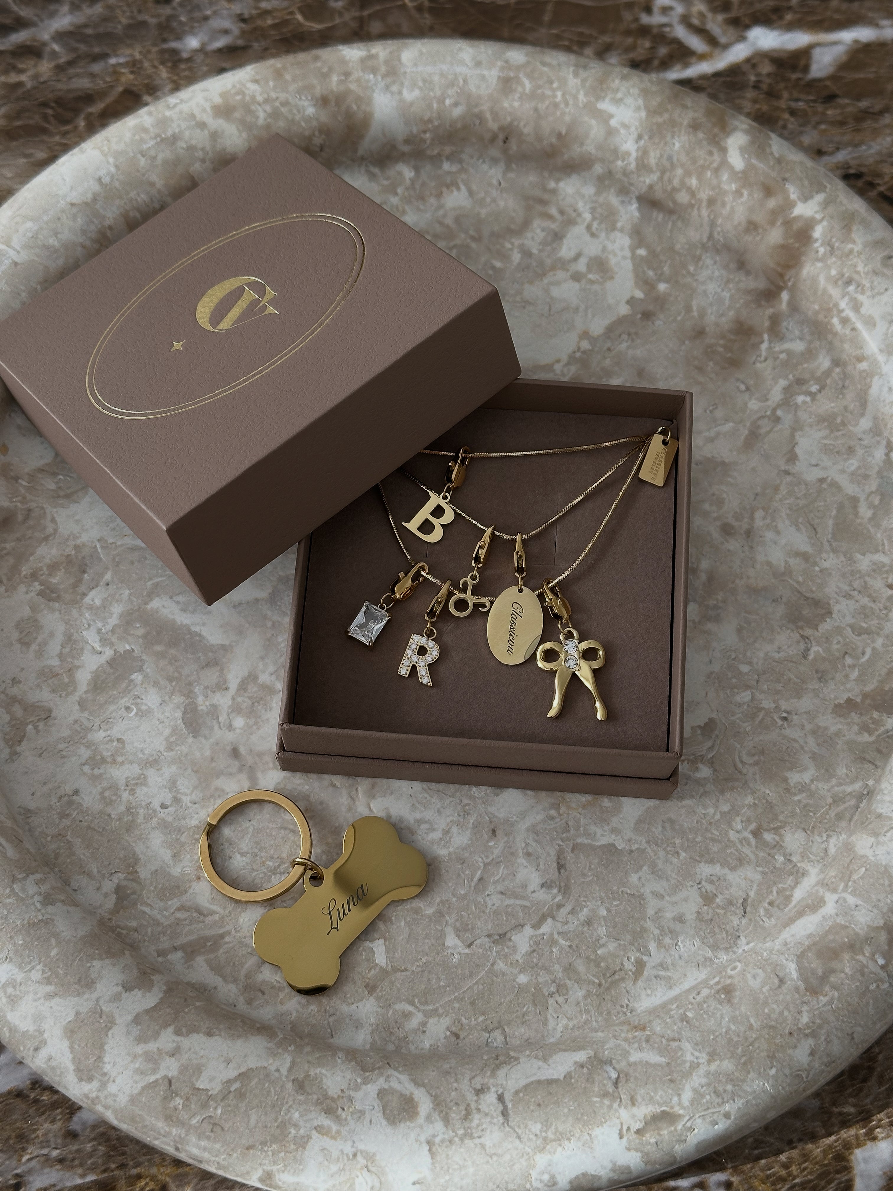 MEDIUM GOLDEN DOG | CHARM / PENDANT (Kopie) - Classievu